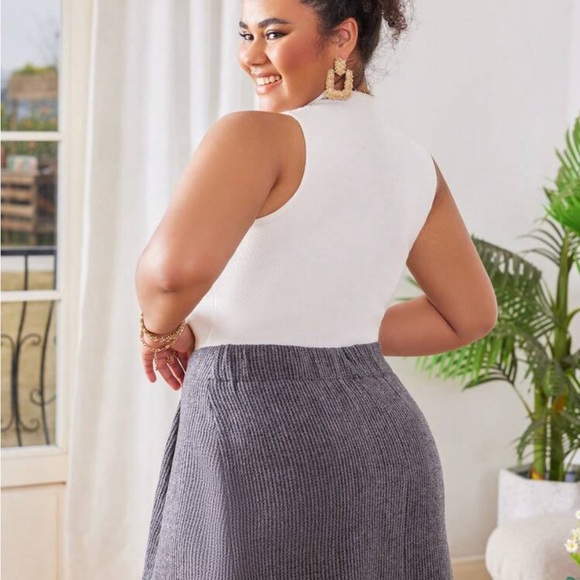 Gray Ribbed Button-Detail Skirt - Picture 2 of 2